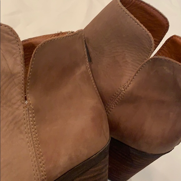 Lucky Brand Soft Brown Leather Ankle Boot Bootie - Picture 10 of 16